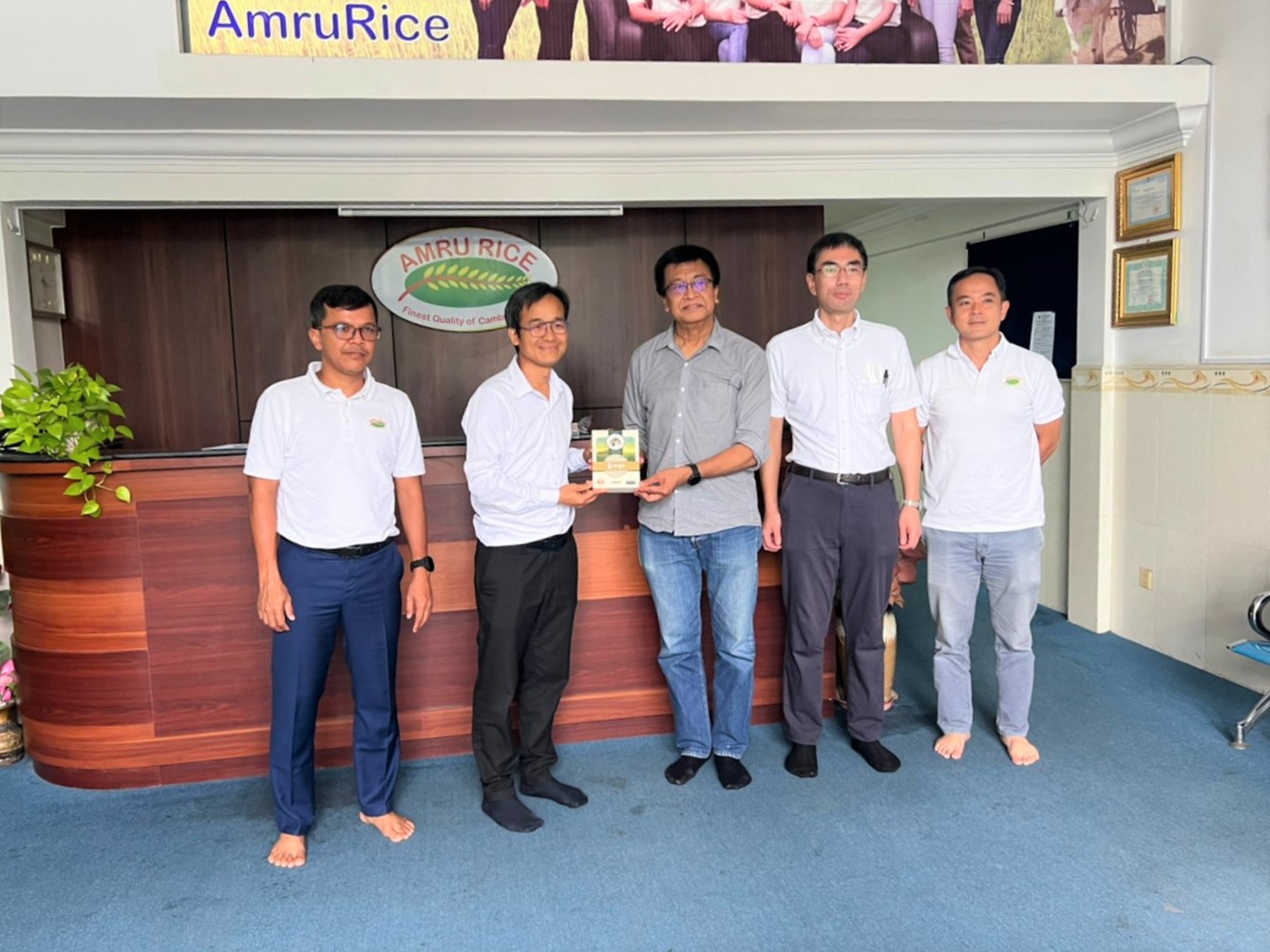 EXCHANGE INFORMATION ON CAMBODIA’S FOOD SECURITY WITH ‘AMRU RICE’ AND THE ‘MEKONG RIVER COMMISSION’